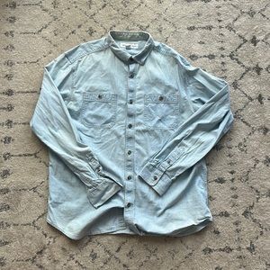 Men’s old navy denim shirt.